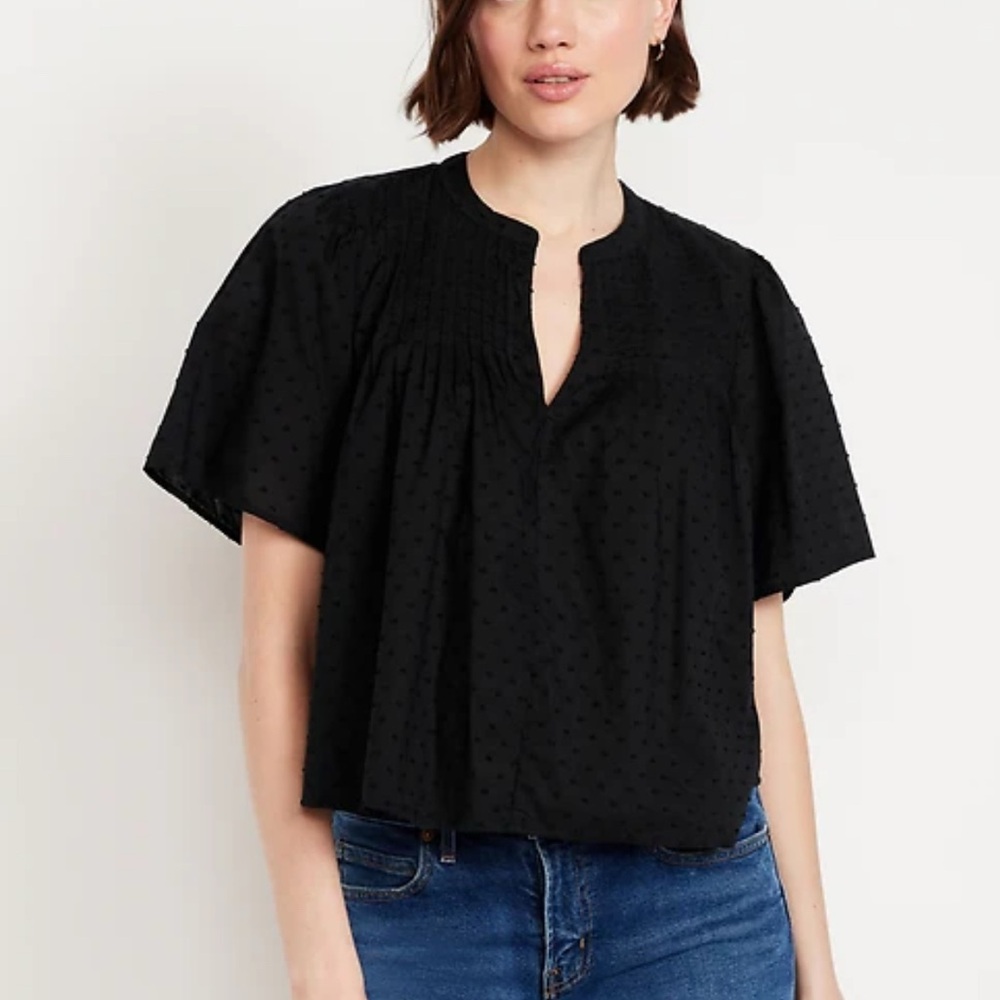 EUC Old Navy flutter sleeve Textured Black Swing Blouse